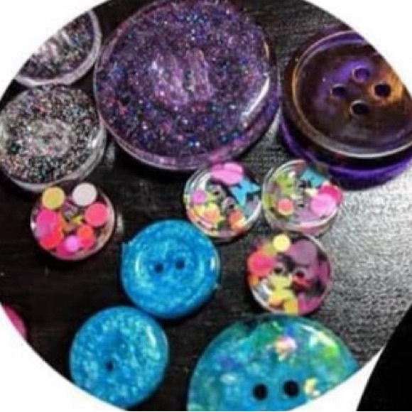 NEW 11 Well Buttons Silicone Mold & Mica Powders Lot RESIN POLYMER CLAY BAKING - Picture 6 of 16